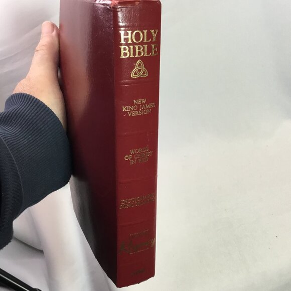 Holy Bible, New King James Version Nelson Regency Ed Christ in Red 412MR - Picture 1 of 13